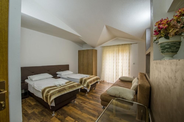 Hotel Flowers (Sivrić Mahala)))